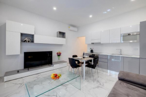 Modern 1BR Apartment, Central Location
